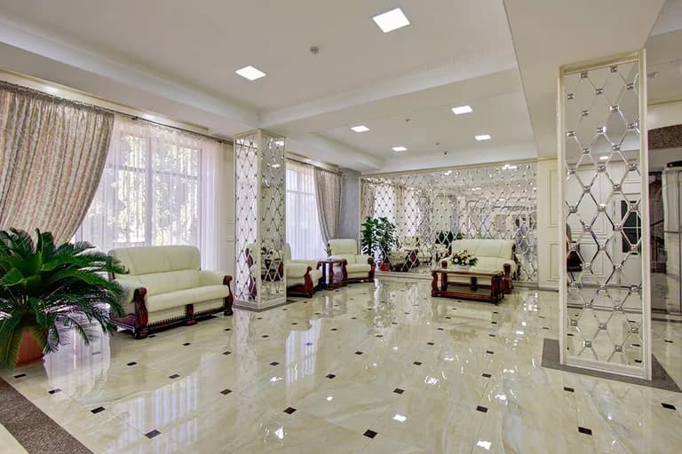 Discovery Hotel 2