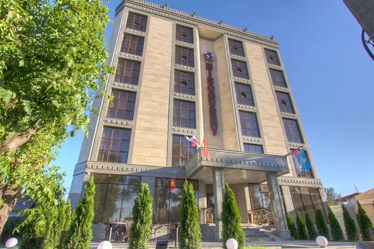 Discovery Hotel 1