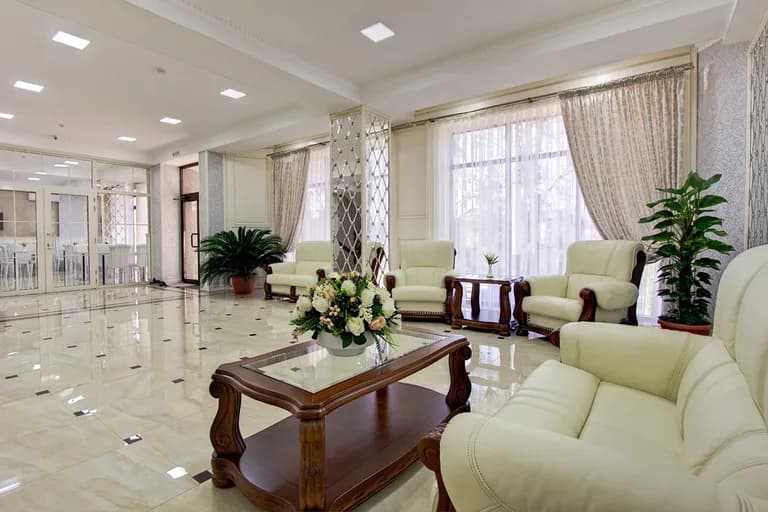 Discovery Hotel 12