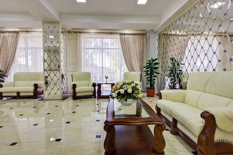 Discovery Hotel 10