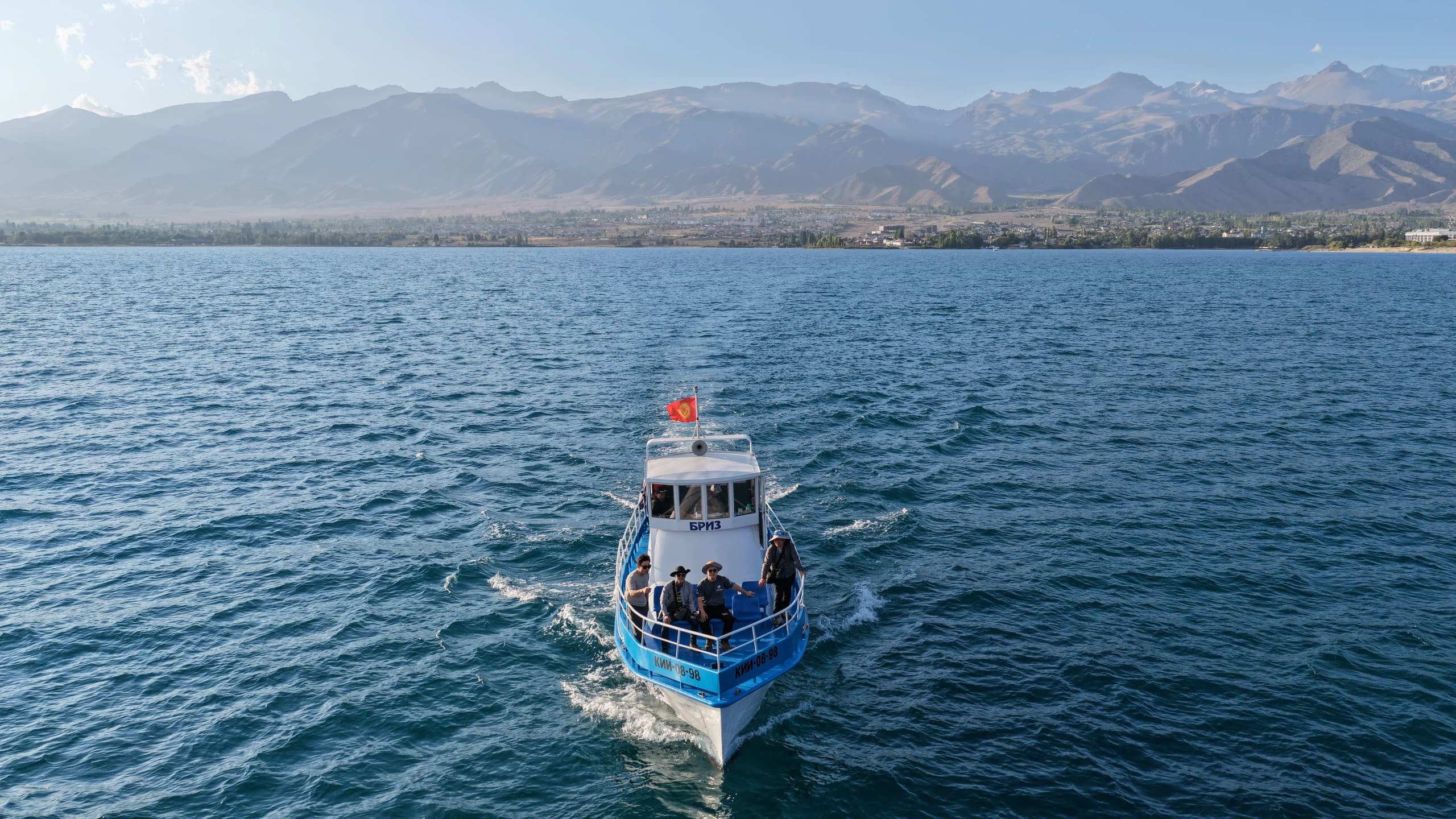 issyk-kul-boat